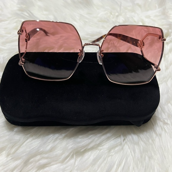 GUCCI Pink Gradient Butterfly Ladies Sunglasses
GG1564SA 004 61 Brand New main image 12